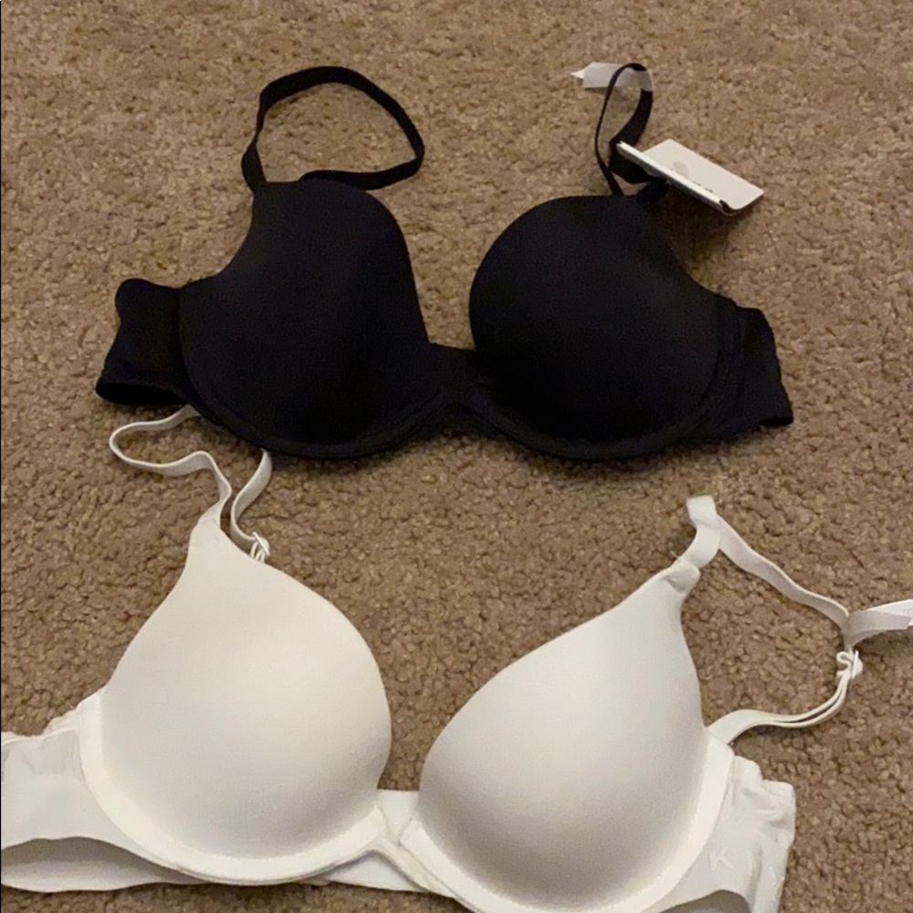2 DNKY bras